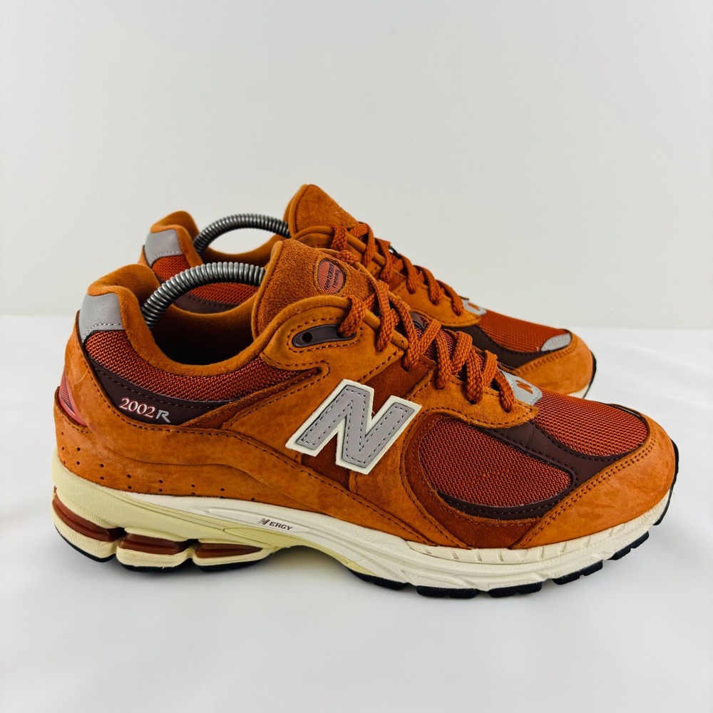 New Balance 2002R Men's Sz 9 Sneakers Rust Orange Suede Athletic Running Shoes